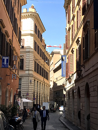 hotel borgognoni rome spanish steps trevi fountain